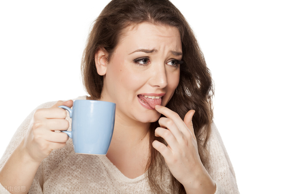 经常喝滚烫的热水,经常喝热水感觉喉咙堵着