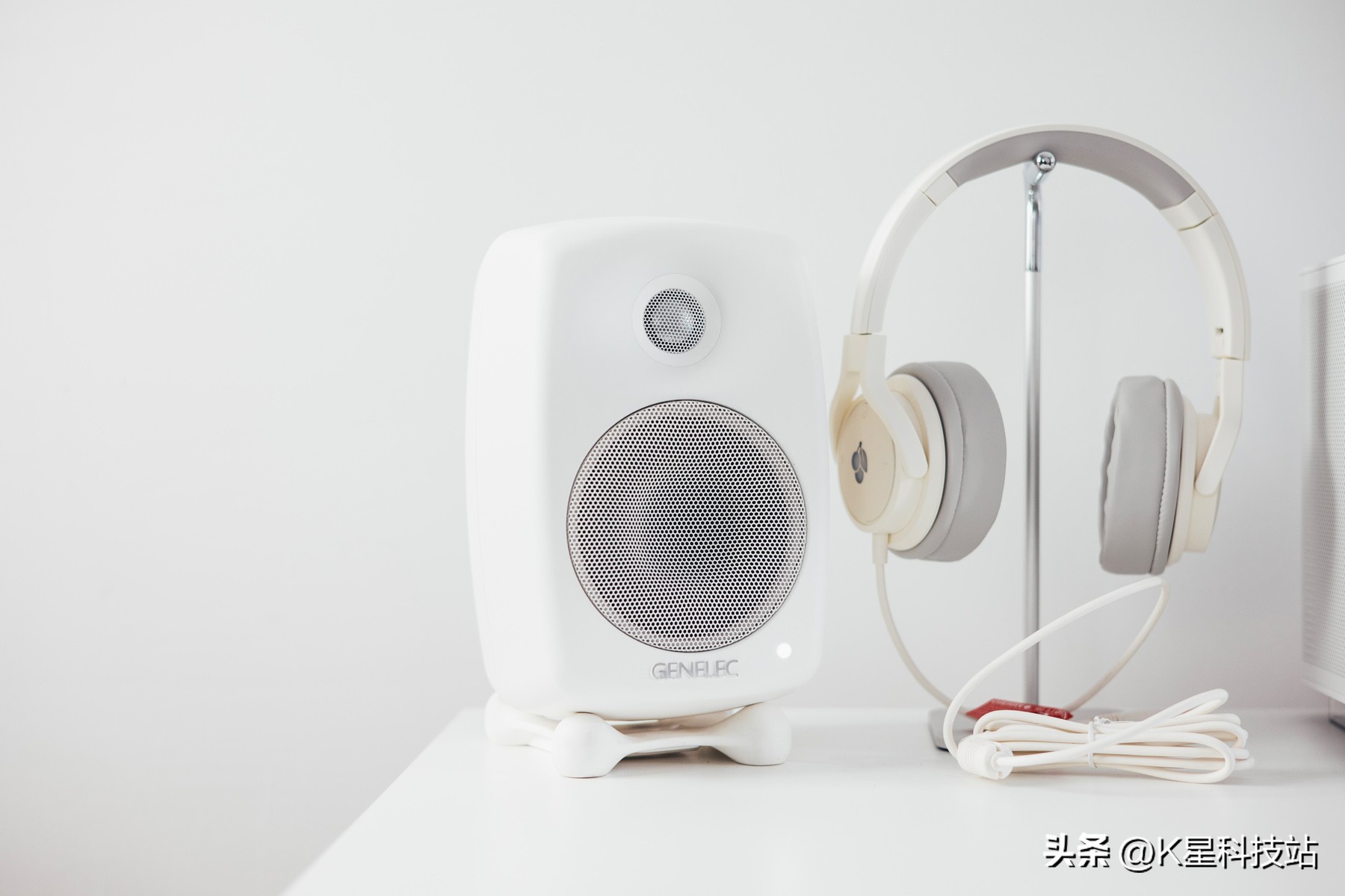 我的桌面我做主，一套平淡无奇白色系生产力+重度娱乐桌面分享