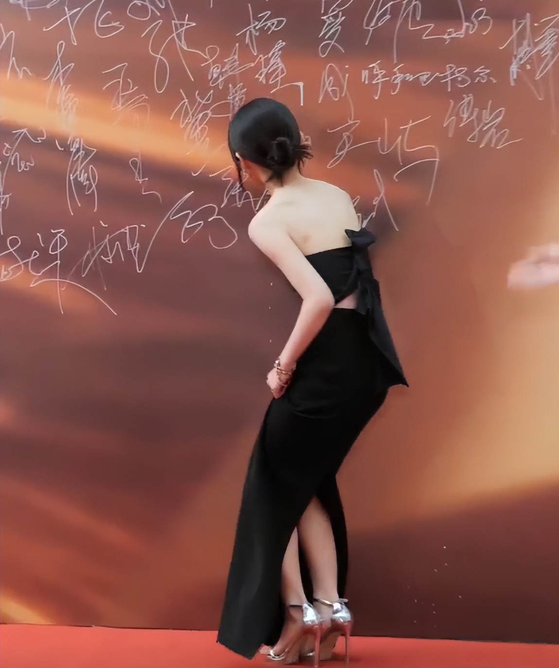 上海这一夜，内娱来了一大半，吴京谢霆锋拿大奖，冯小刚忙着交际