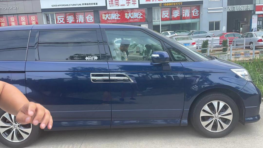 老款艾力绅二手车修复,老车翻新艾力绅