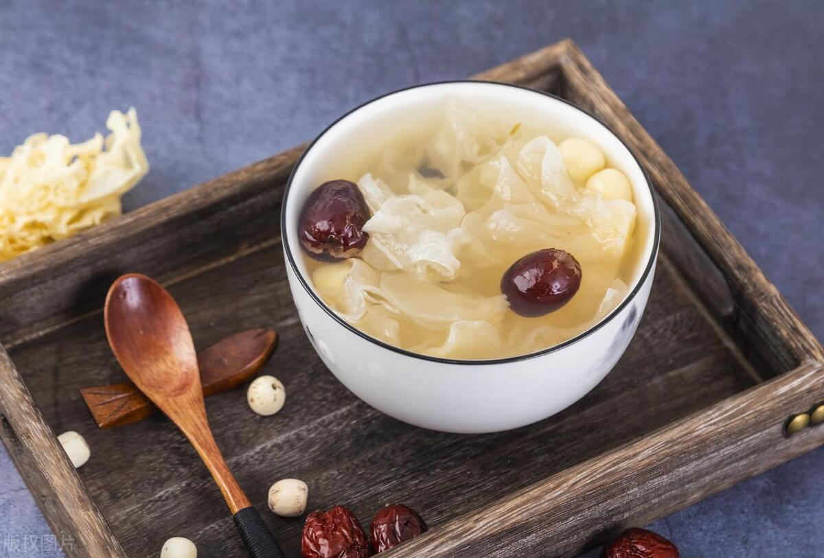 润肺养肺银耳跟什么搭配比较好,银耳养肺怎么做