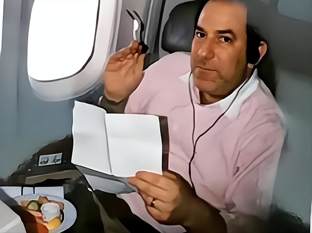 美国小伙买25万机票,美国男子25万买飞机票