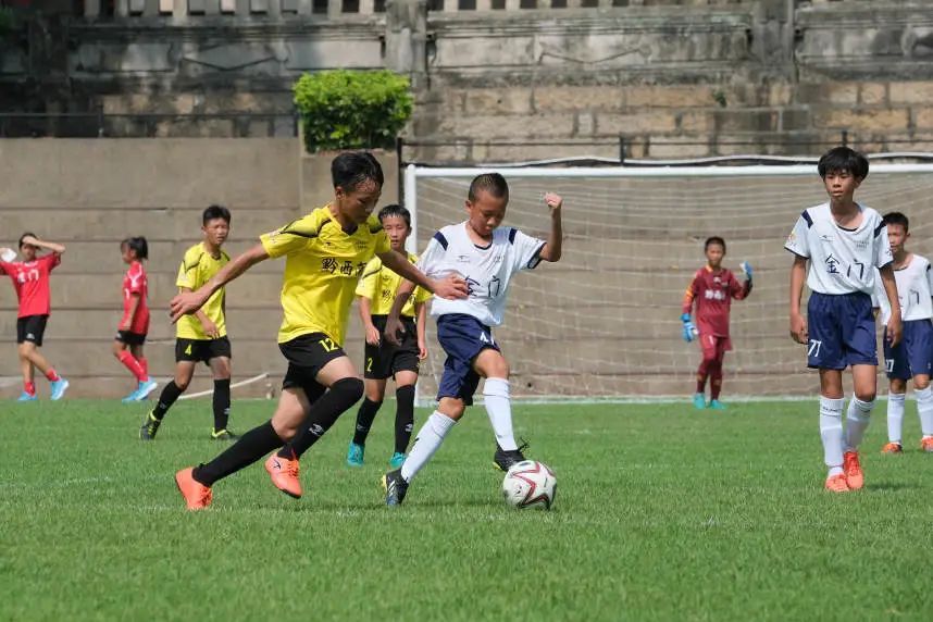 百年球场开赛两岸“足”梦少年齐聚厦门