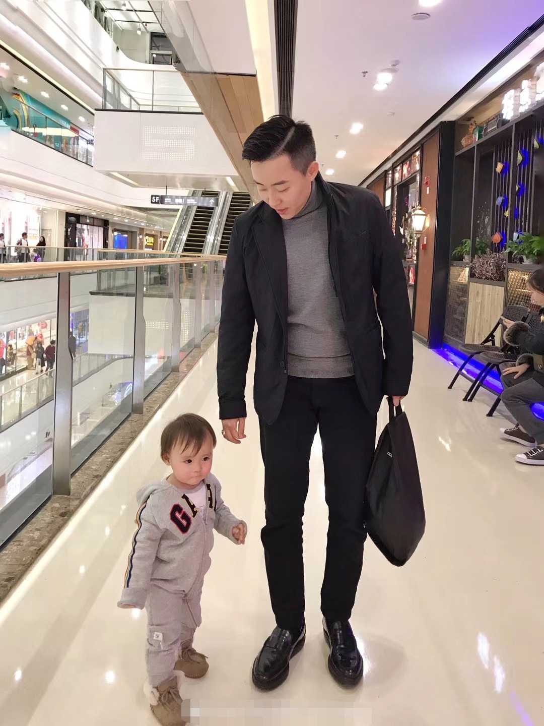 女子花50万生混血宝宝,50万精子生下混血儿