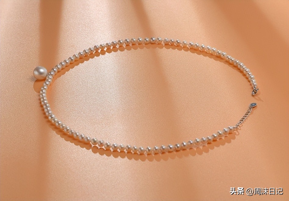 一生一条珍珠项链年轻时髦,女人一生必须要有条珍珠项链