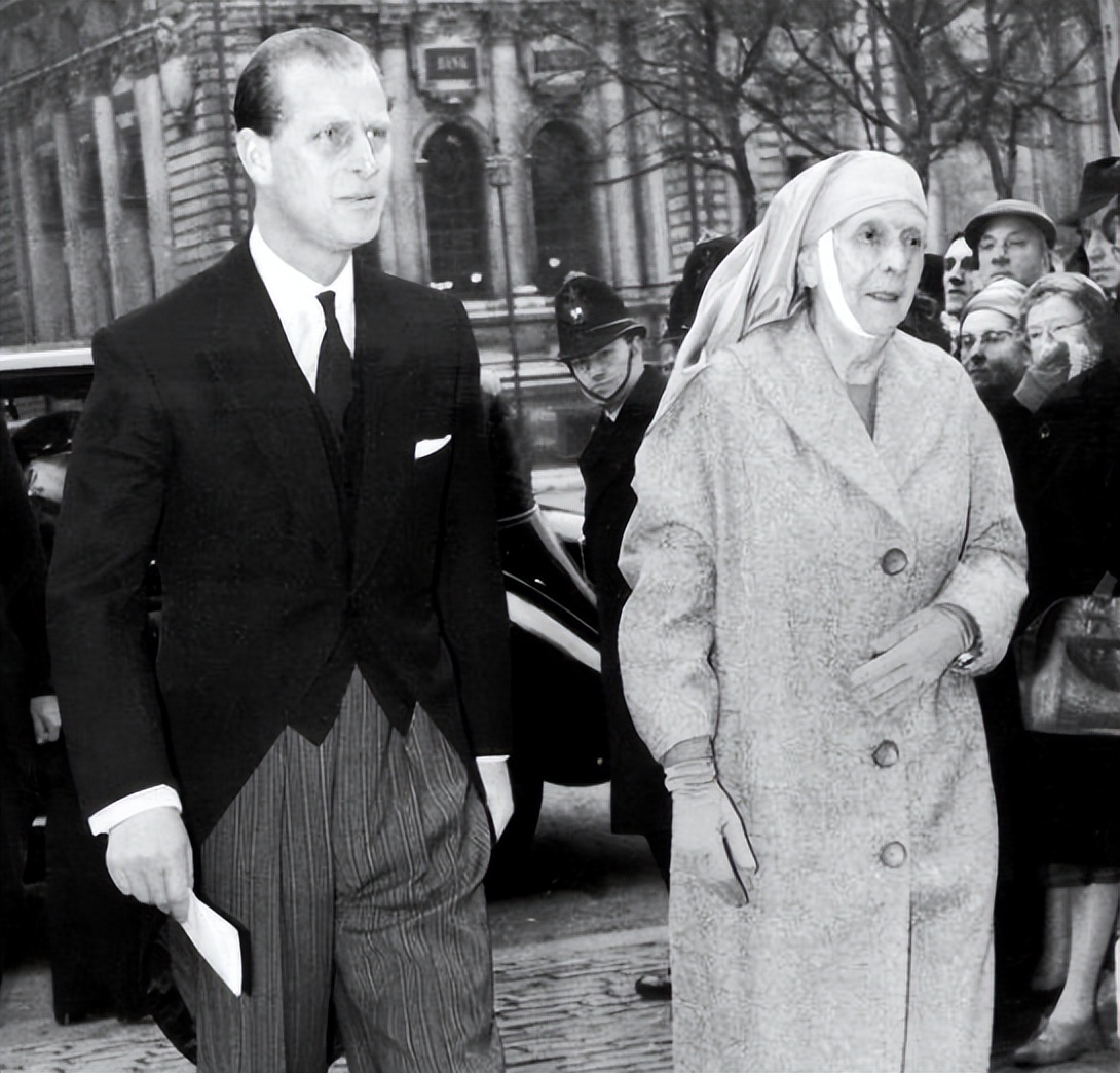 菲利普亲王的苦命母亲,菲利普亲王苦命却伟大的母亲