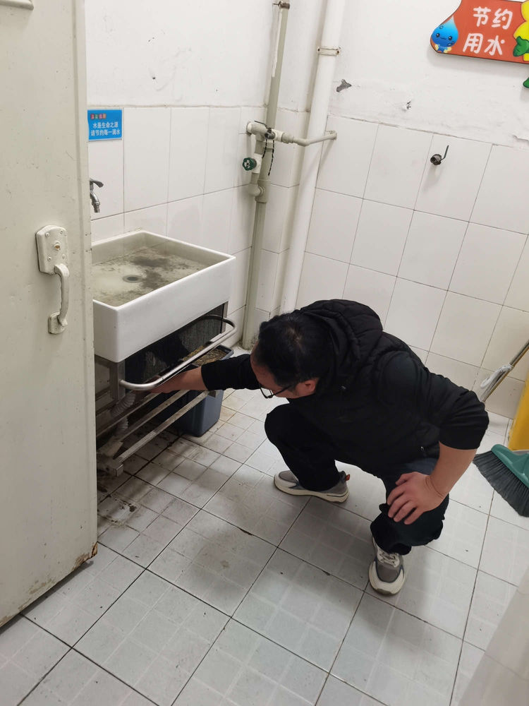 元一名城小学：安全之责尽在心中——体育设施器材安全隐患大排查