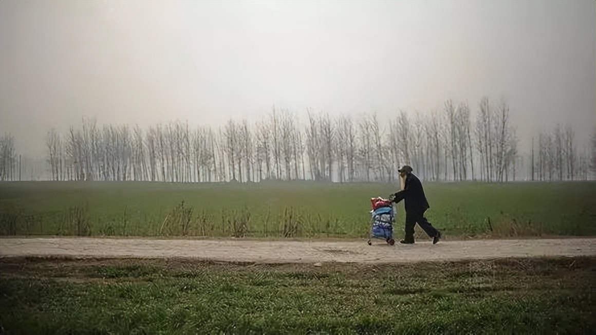 广美裸模爷爷，曾抗美援朝，拾过荒，中过毒，有90后女友