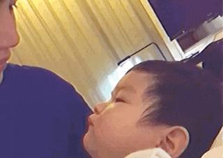 陈妍希给儿子庆生晒与小星星合照,陈妍希晒照为小星星庆生