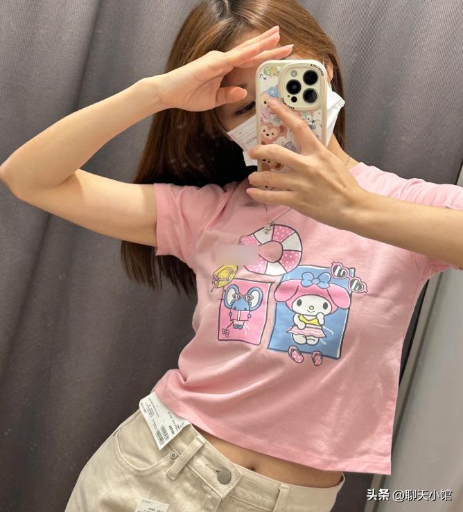 女网红优衣库迷惑行为引群嘲,优衣库童装试穿博主吐槽