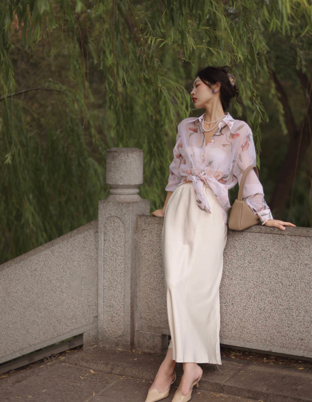 衬衫搭配这4种半身裙高级又减龄,衬衫搭配半身裙淑女又不失潮流