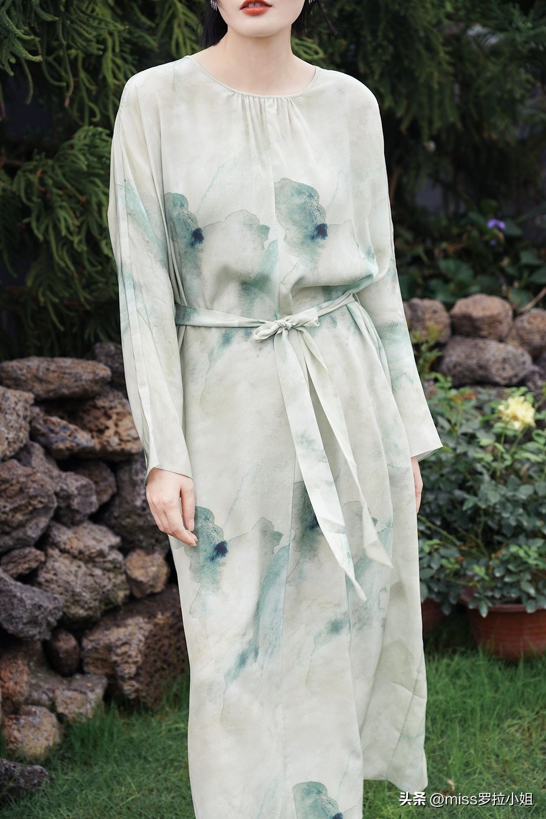 适合旅游连衣裙高级感秋季,出游连衣裙高级感穿搭轻奢