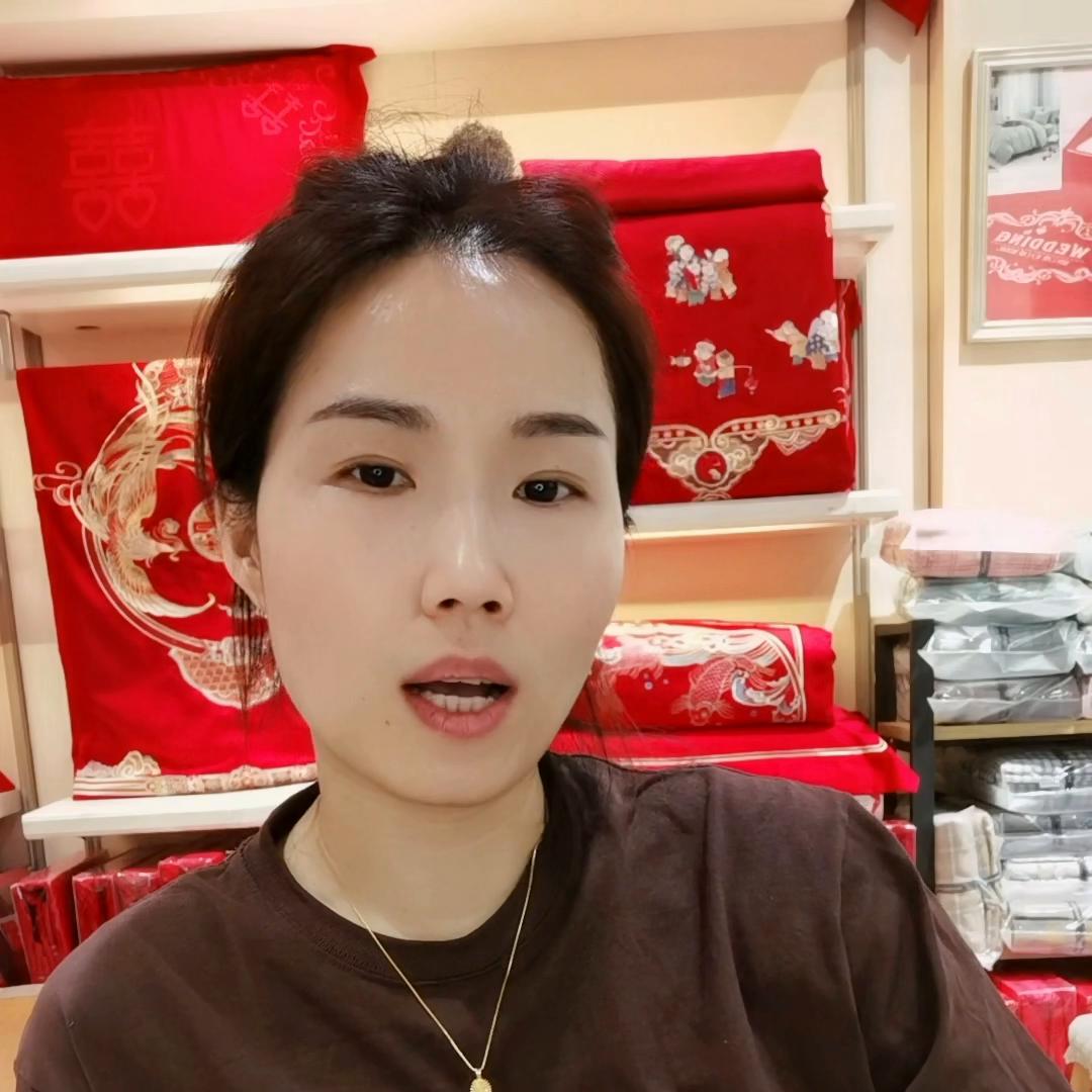 喜欢床品四件套的女人是什么性格,注重床品品质的女人是什么样子