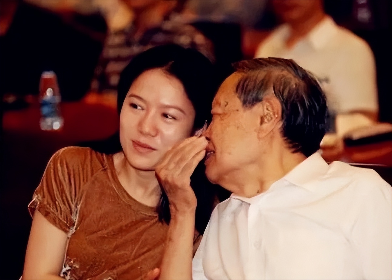 翁帆对95岁杨振宁有多少爱情,翁帆把杨振宁照顾得很好