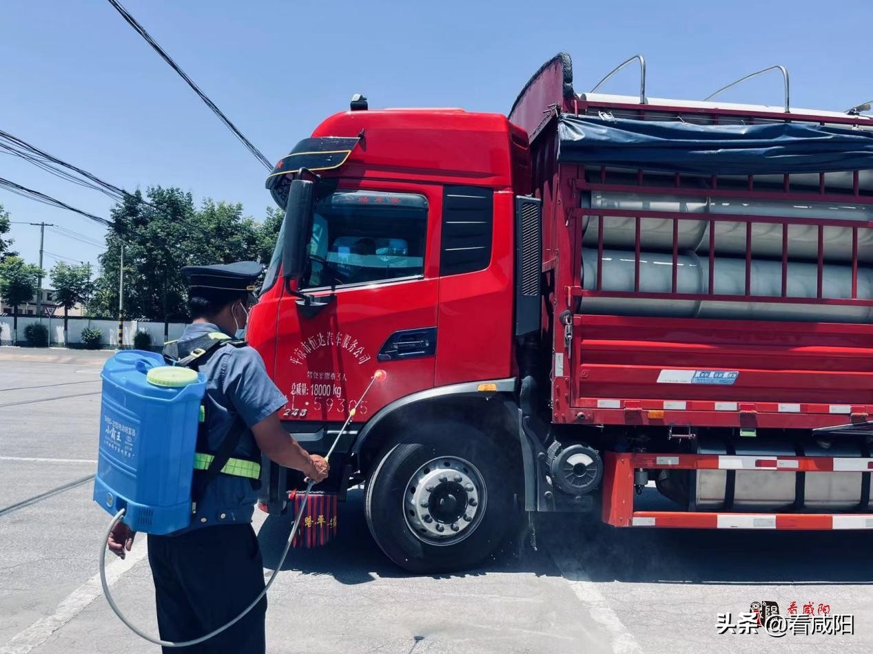 高温下的坚守公路人,酷暑高温下的坚守