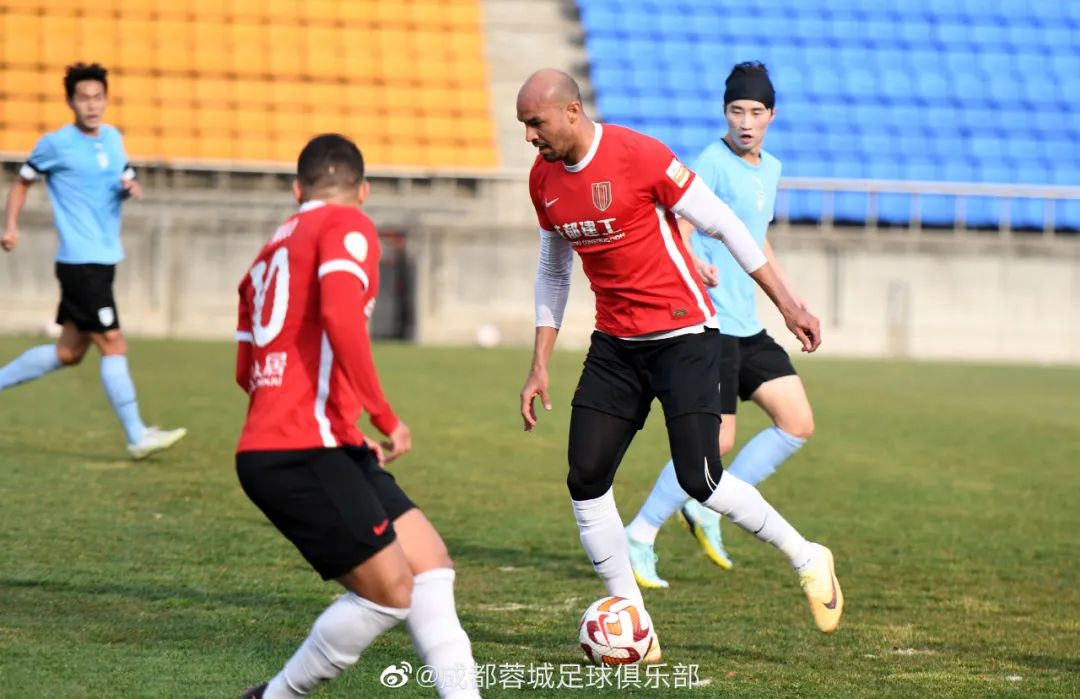 足球艾克森年薪多少亿,艾克森费利佩