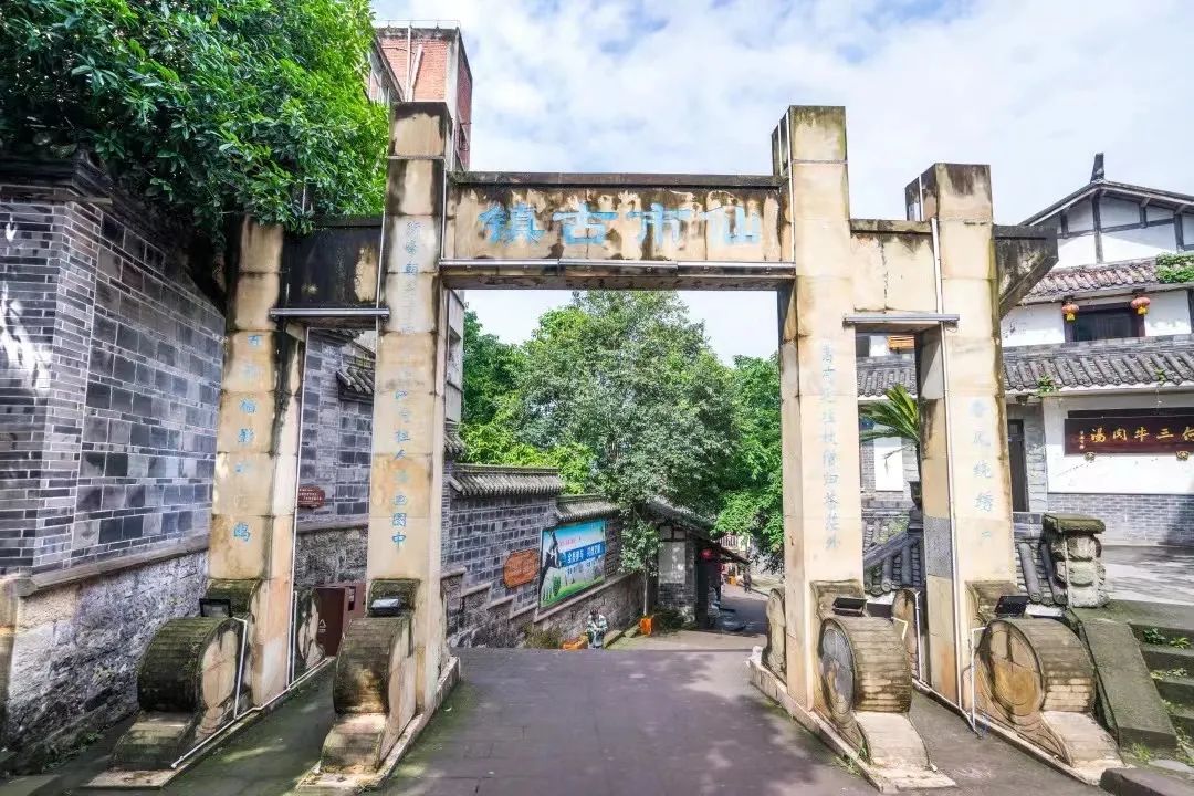 如果你要写自贡，就不要只写自贡