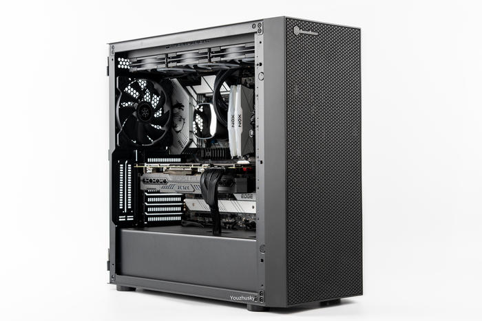 微星z690刀锋可以用1070ti吗,微星z690刀锋钛对比吹雪