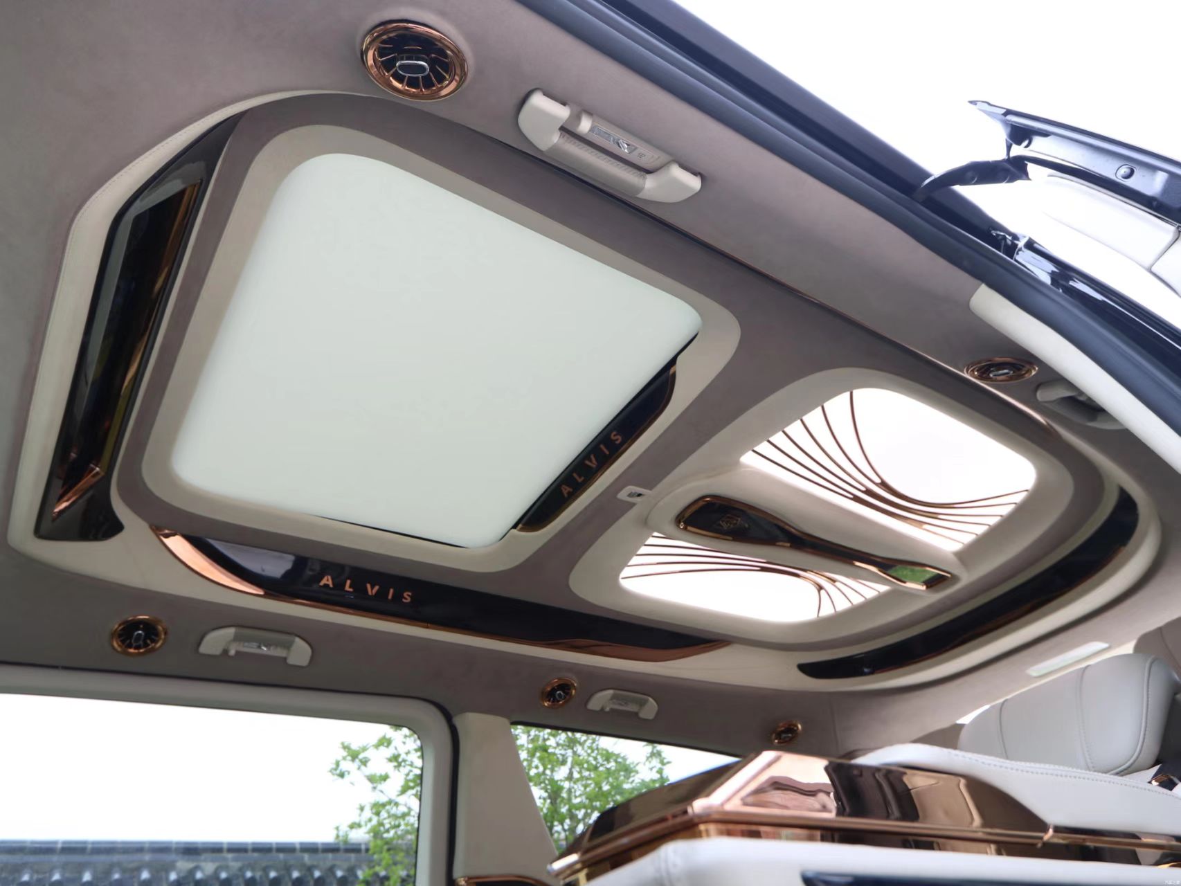 雅升2019款商务车,艾维士梵登h7商务车