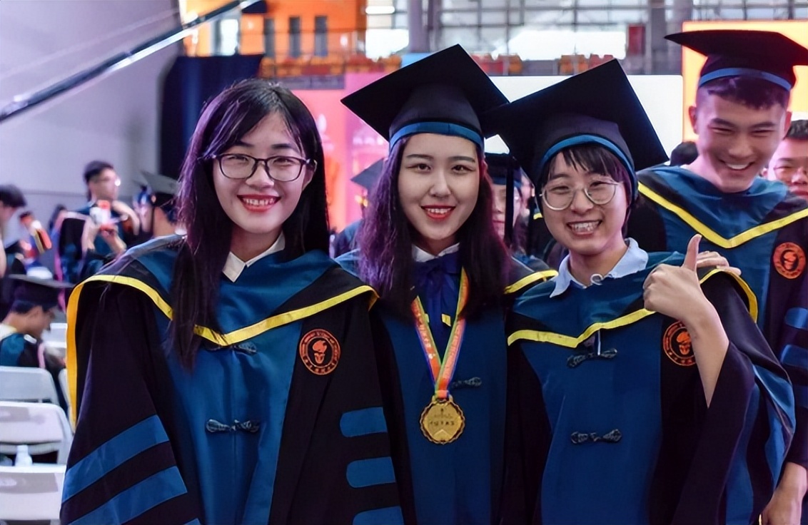 公务员工作日禁止饮酒规定,公务员实行最严禁酒令