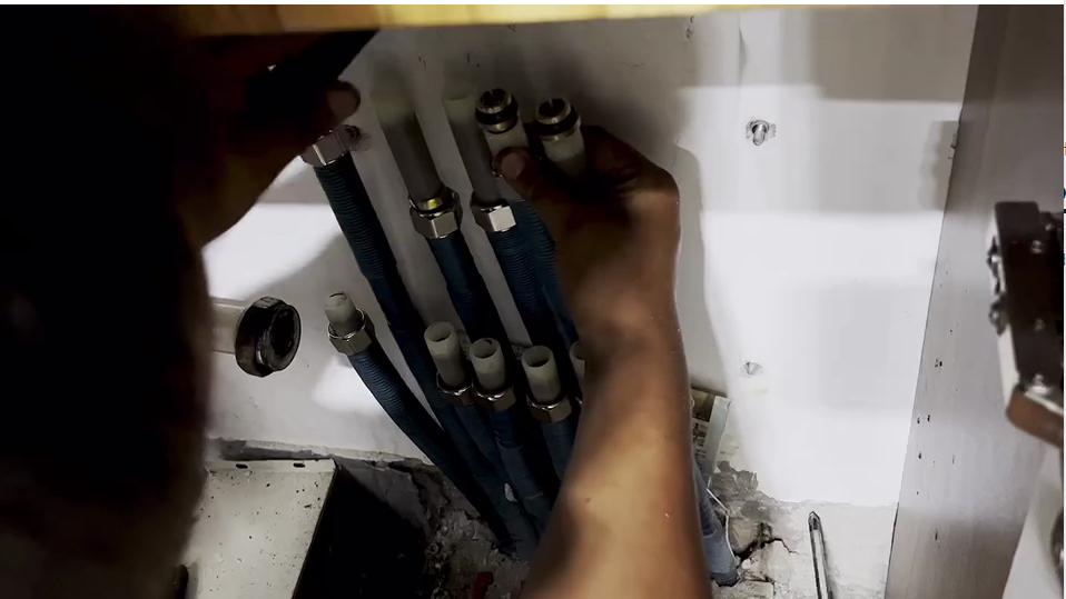 地暖更换分水器漏水怎么办,地暖更换分水器用抽掉管里的水吗