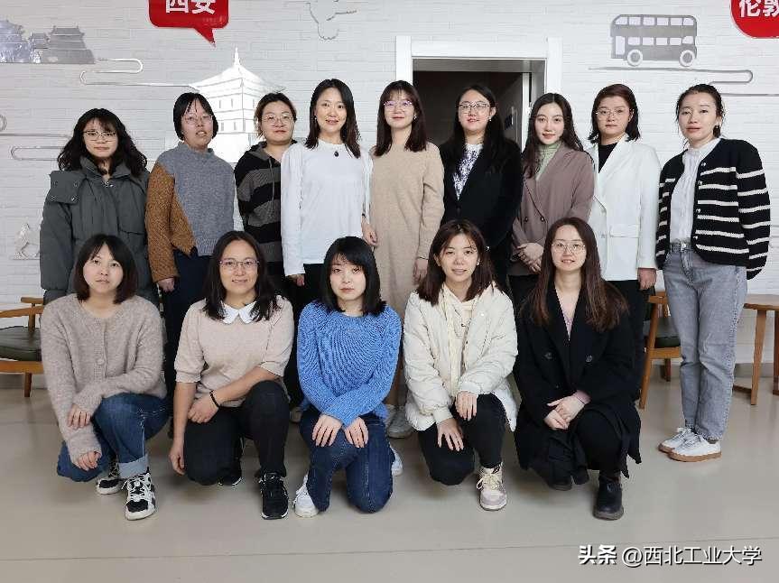 最美教师的表彰仪式,最美教职工集体