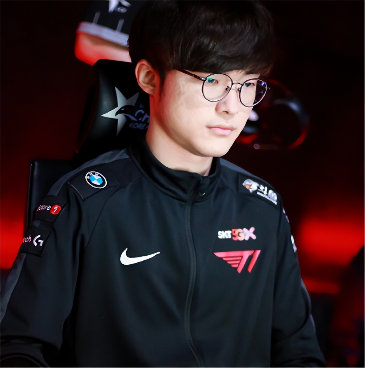 tes战队被质疑假赛回到后台抱头,tes左手单杀faker