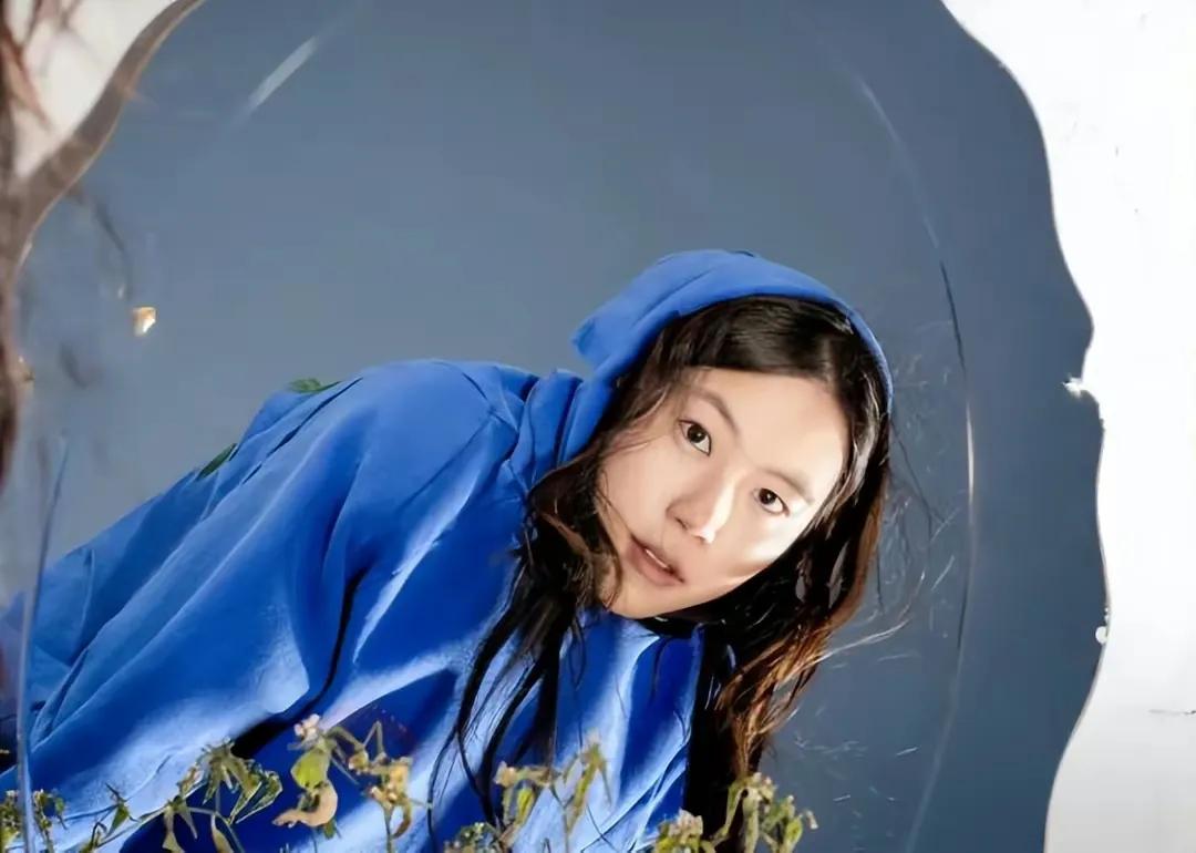 窦靖童晒长发披肩造型图片,窦靖童现身机场照片曝光