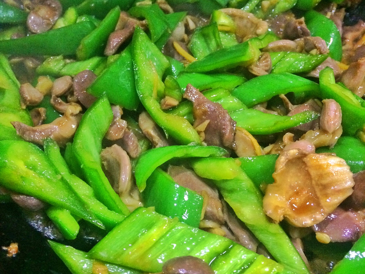 辣炒鸡胗香辣开胃菜别具风味,麻辣下饭的辣炒鸡胗做法