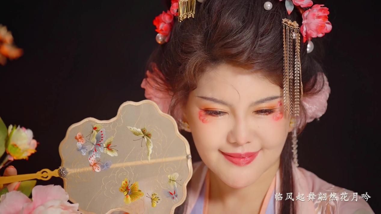 乌兰图雅花月吟演唱会,乌兰图雅《花月吟》mv