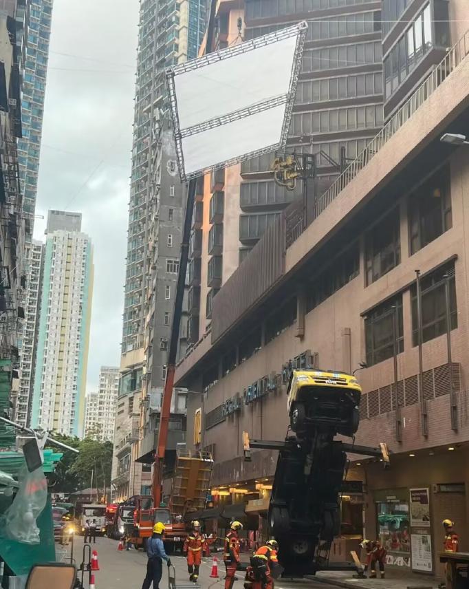 黄渤倪妮拍摄现场突发事故致8伤,黄渤倪妮剧组突发事故