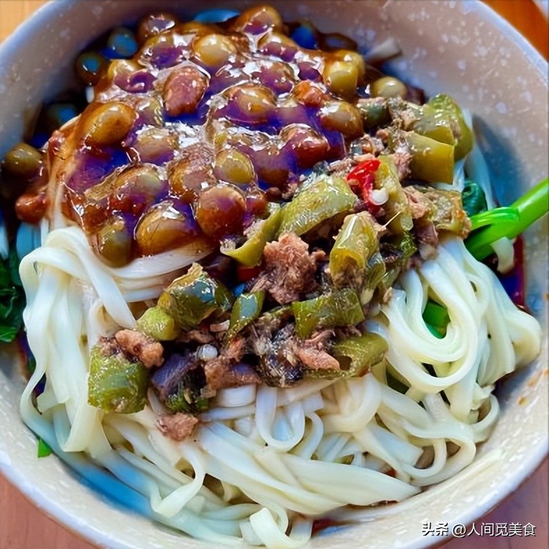 重庆小伙一碗面吃三个小时,重庆小伙一碗面吃了三个多小时