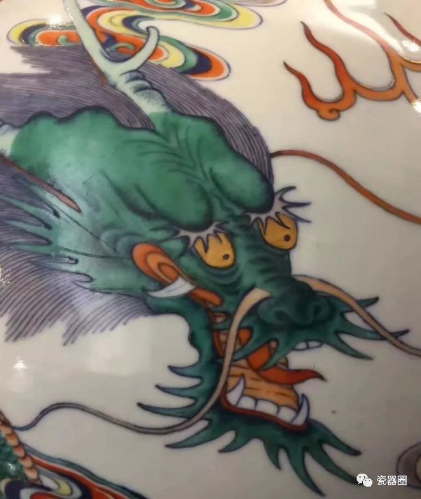大清嘉庆香草龙纹官窑盘,清三代瓷器龙纹特征