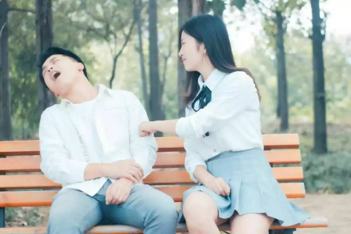 学霸未婚妻成为我的老师，有次在她的宿舍被抓住弄出轩然大波