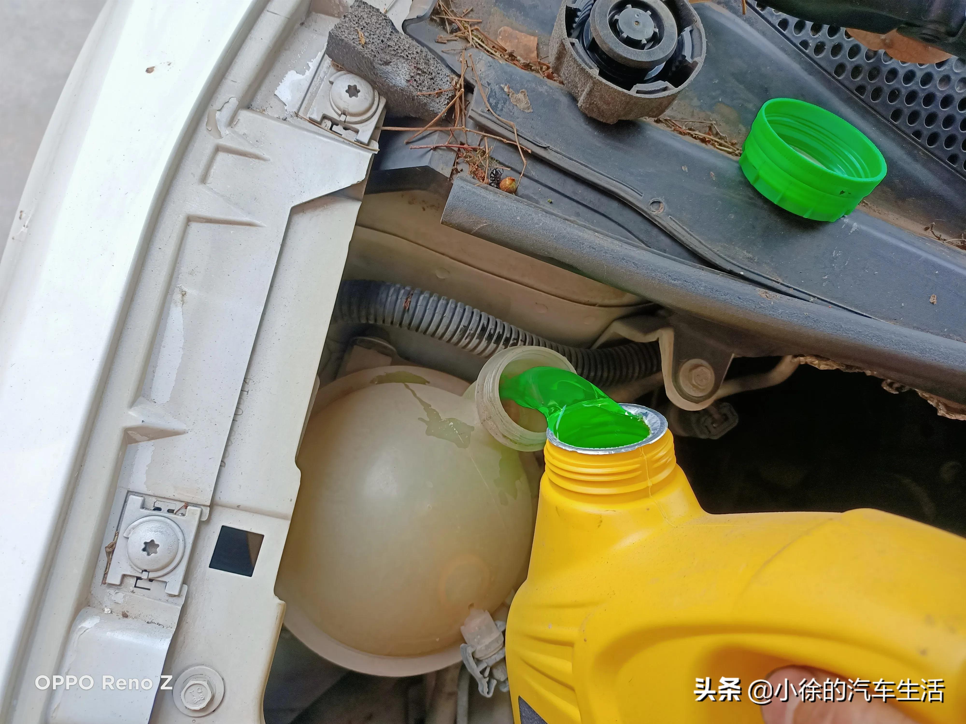 雪铁龙世嘉水箱水少什么原因,雪铁龙世嘉水箱一边热一边不热