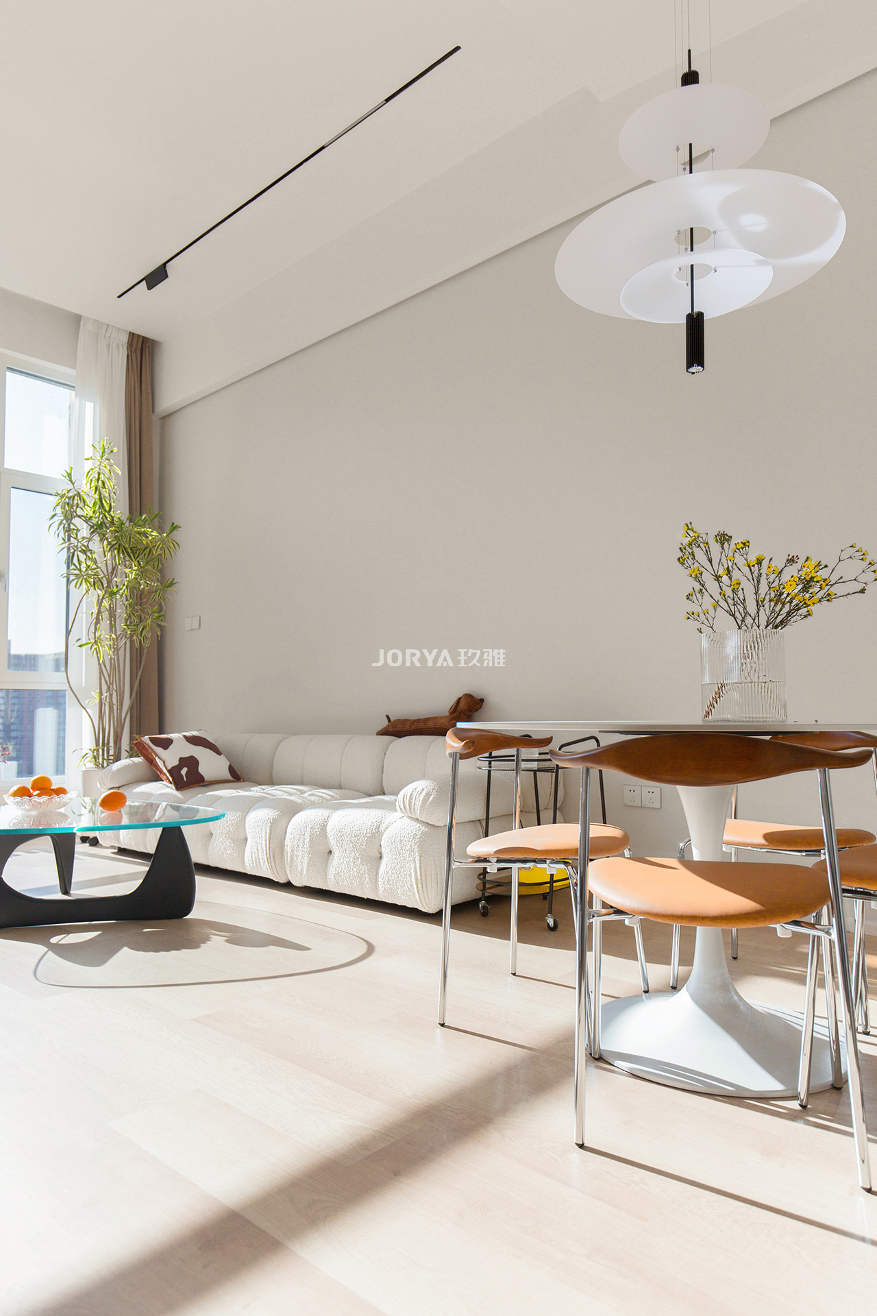 斜坡造型吊顶,斜坡屋顶木板吊顶