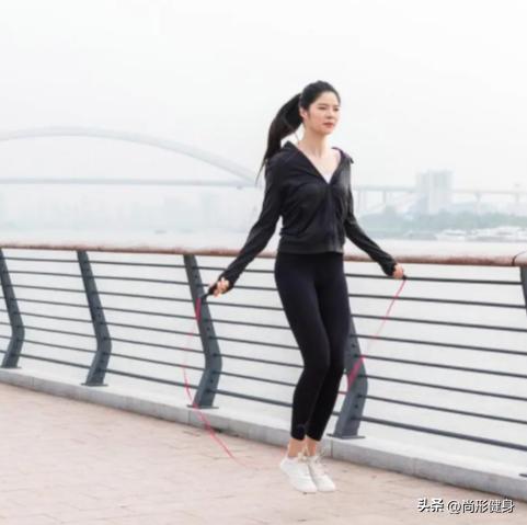 跳绳减肥法一个月能瘦三十斤吗,无绳跳绳20分钟会有瘦身效果吗