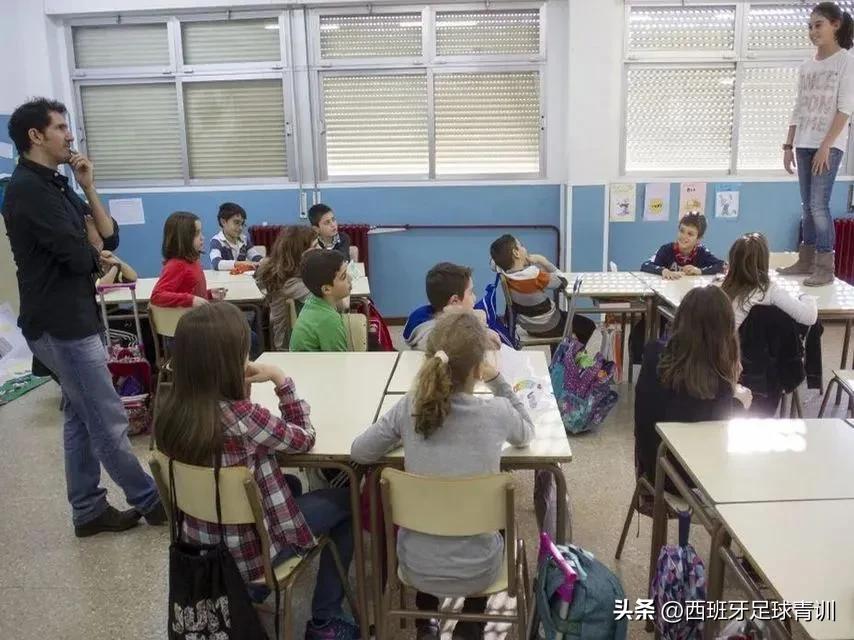 踢球影响智力,西班牙踢球和学习
