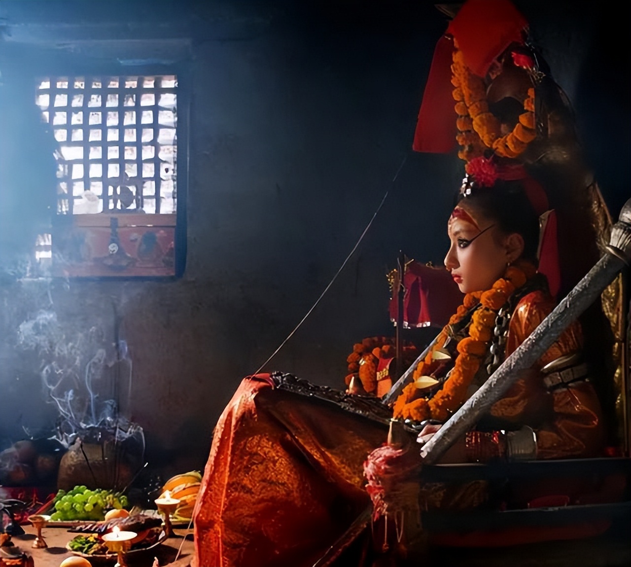 最神秘的尼泊尔女神,尼泊尔神女国王为她下跪的样子