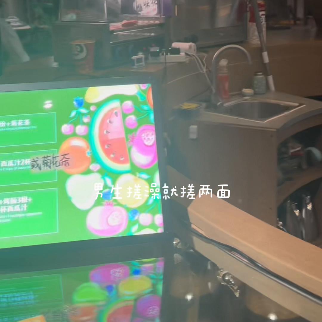 家银们过五百赞擦边女给大家擦个玻璃！！！