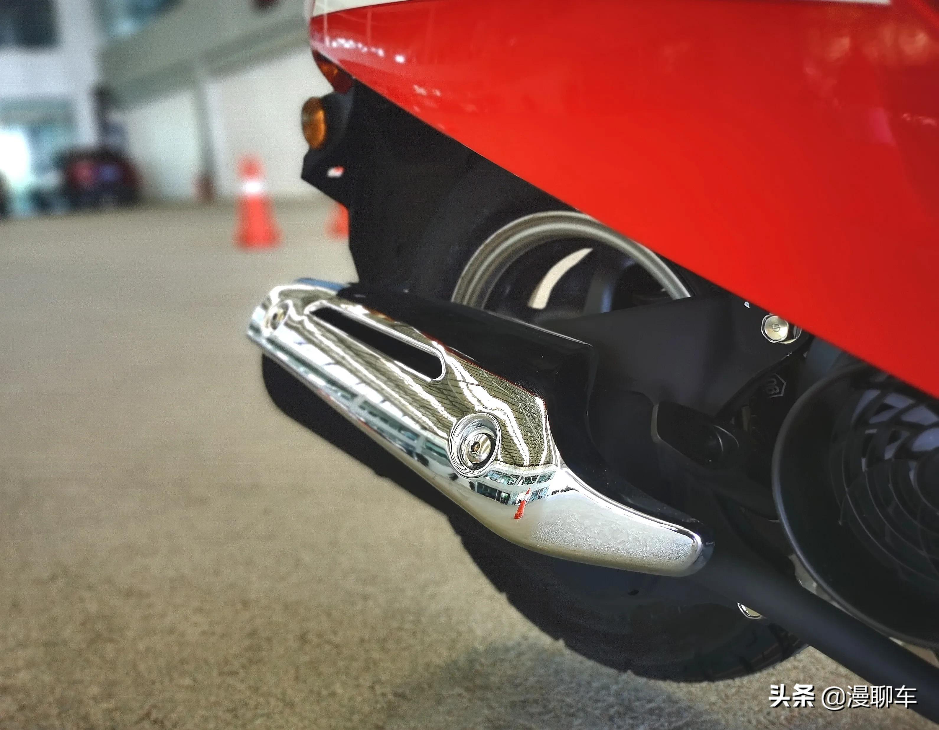 本田复古踏板ns125la介绍,新大洲本田复古踏板ns125落地价