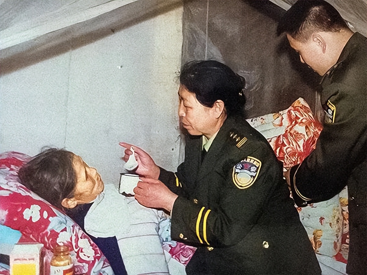 退休警官胡立强：退休献余热，镜头捕真情