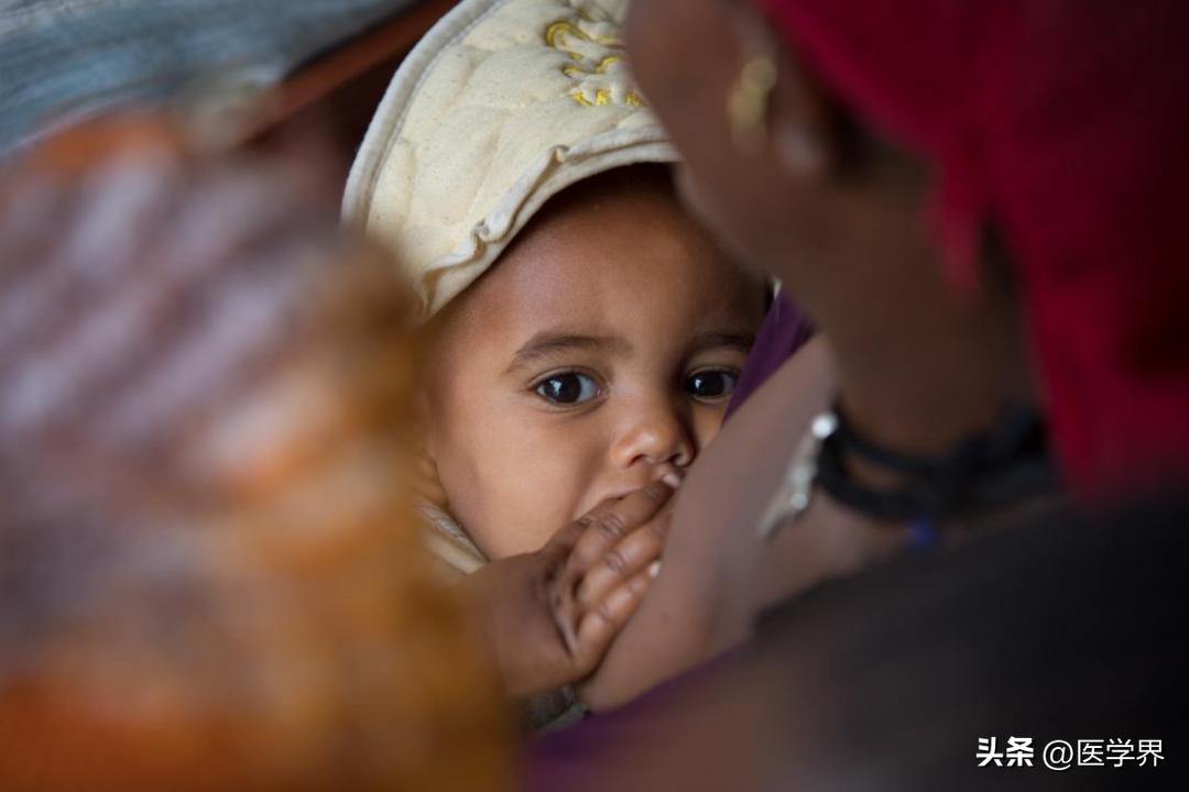 母乳喂养的优点有促进健康吗,母乳和配方奶哪个更好