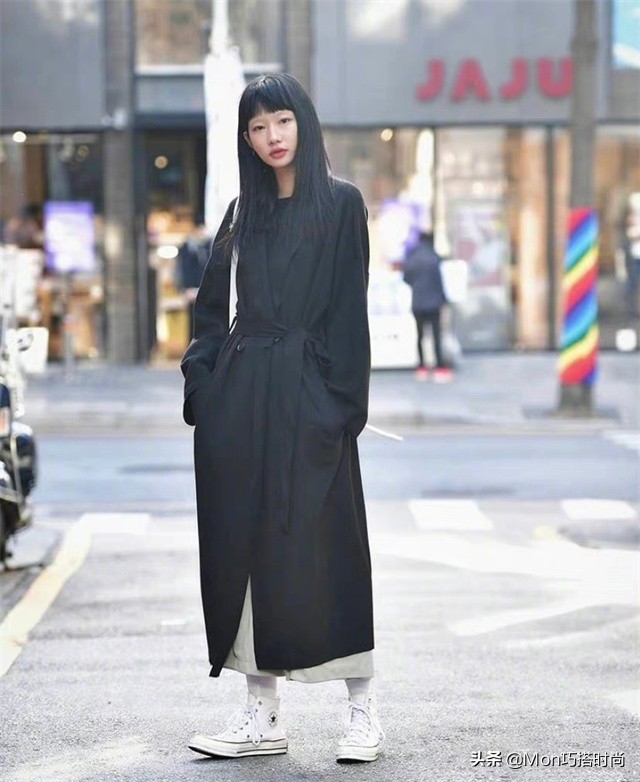 韩国女生都在穿什么衣服图片,韩国女生穿着裙子