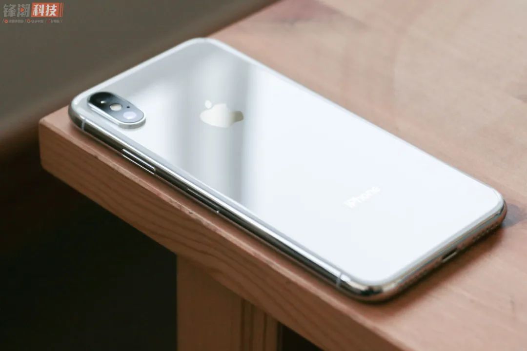 「方」与「圆」之间反复横跳的iPhone，把安卓手机给带偏了