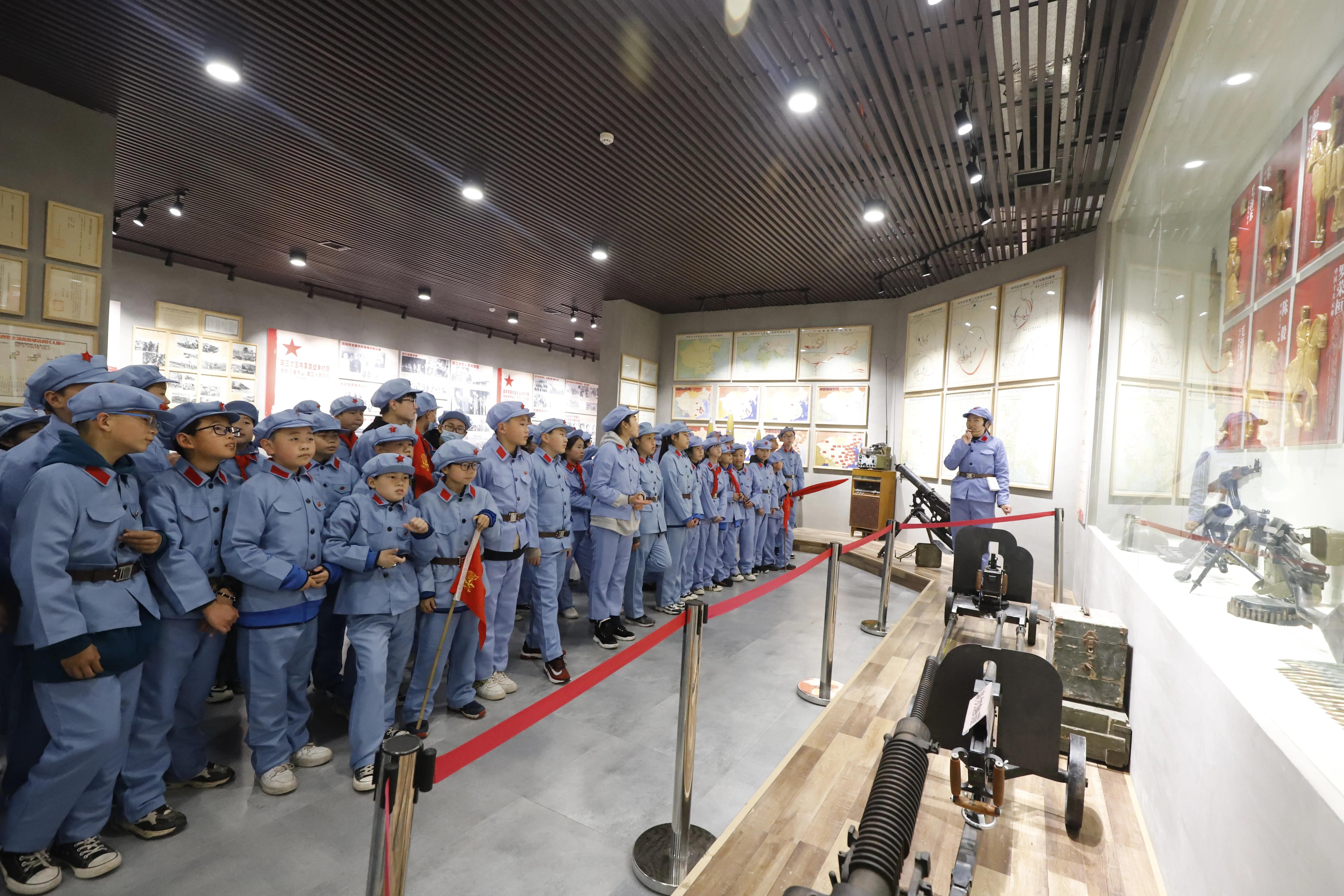 让文明之花在校园绽放板报,让文明礼仪之花开满校园班会