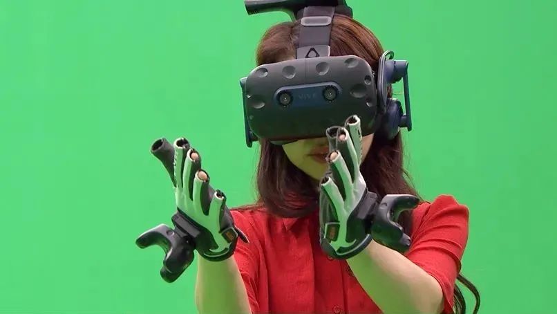 耗资7亿“复活”女儿后，她让患癌去世的母亲重生，惹哭网友：太心酸了