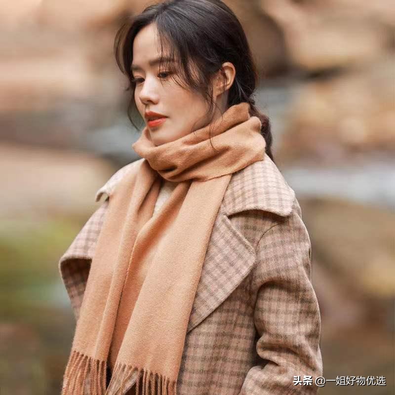 蔻驰围巾什么颜色好看,蔻驰围巾值得买吗