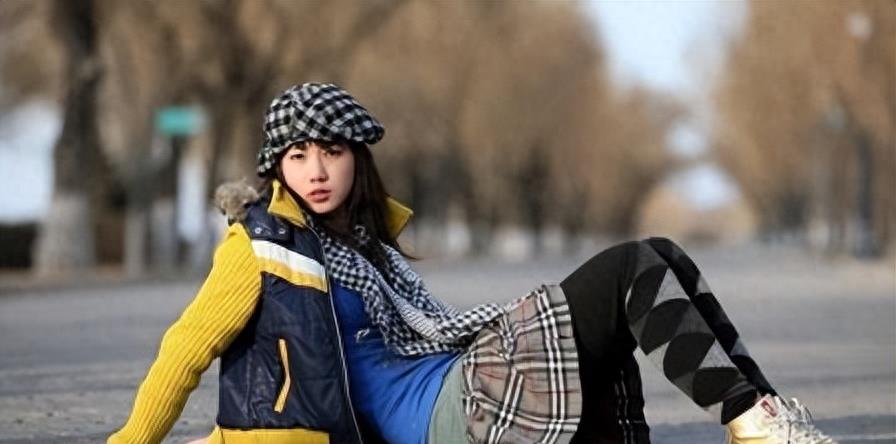 “网红模特”*筱雨张**,出道一年拍21套人体写真,现38岁仍单身未婚