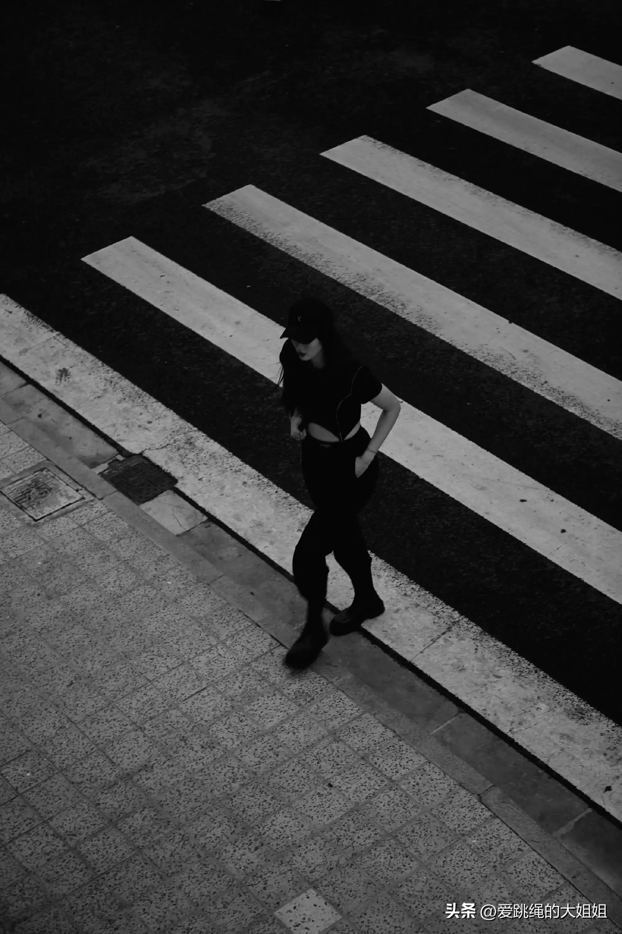 最美门将赵丽娜现身绿茵场,女足最美守门员赵丽娜